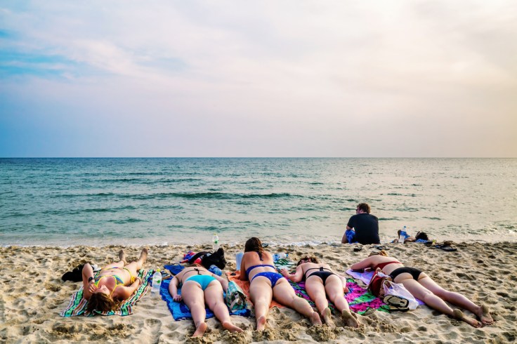 kohchang sunbath.jpg